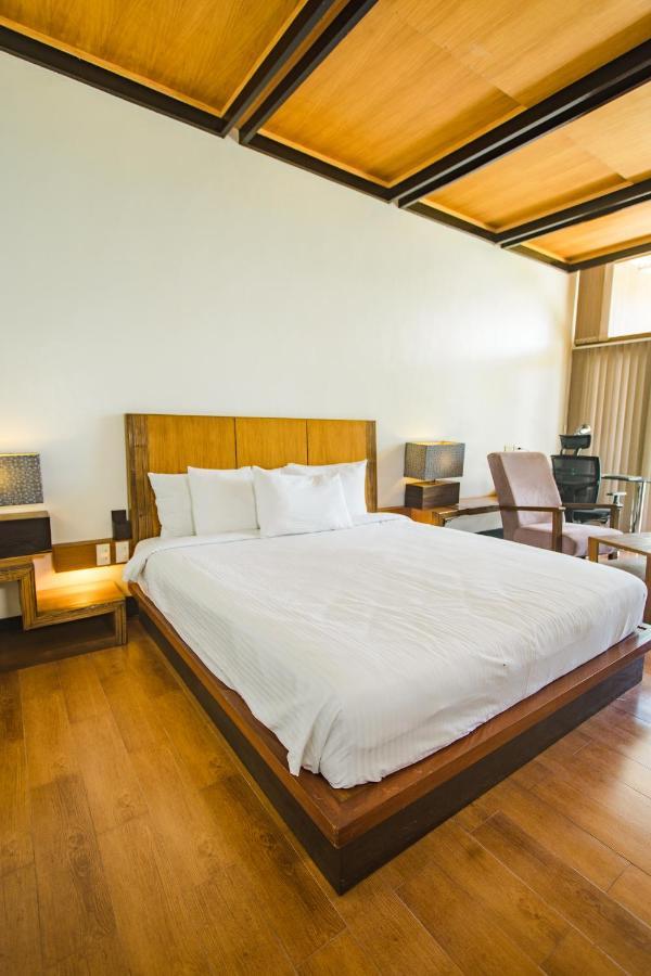 The Park - Silang Hotel Kültér fotó